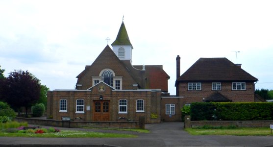 Church of the Sacred Heart, Downside Bridge Road, Cobham (May 2014) (1)