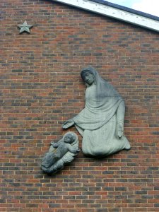 Church of the Epiphany, Mansfield Drive, Merstham (June 2013) (Carved Figures) (1)