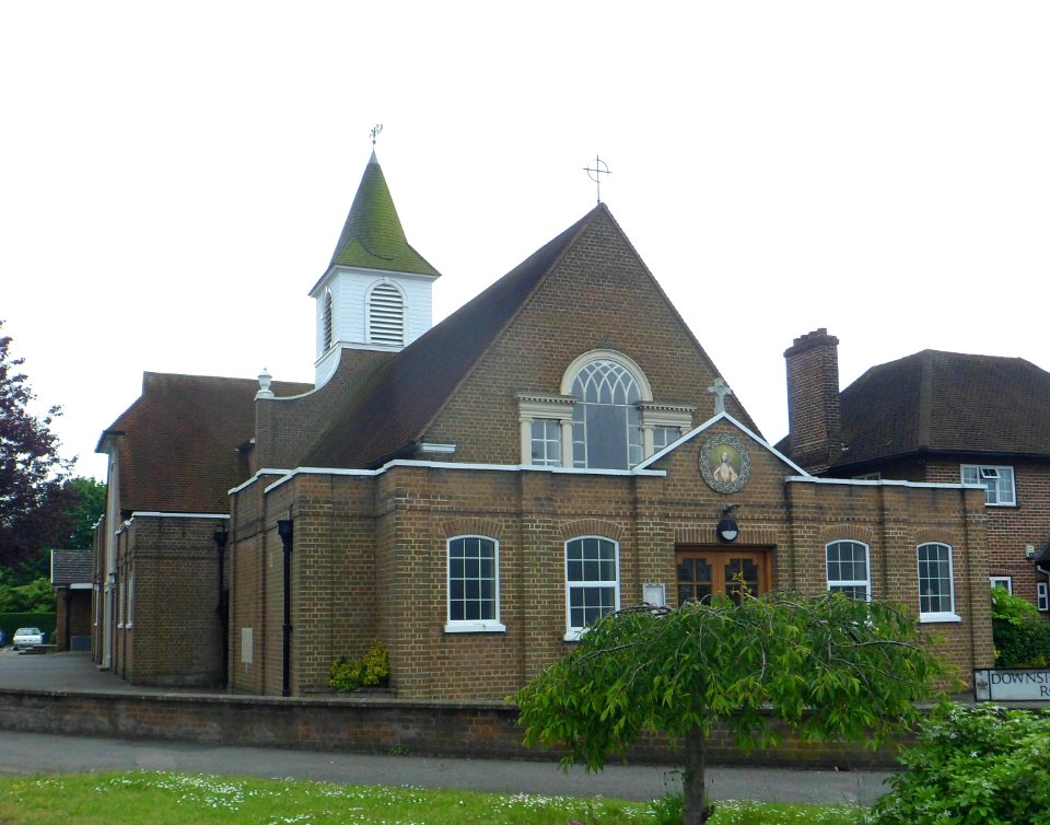 Church of the Sacred Heart, Downside Bridge Road, Cobham (May 2014) (7)