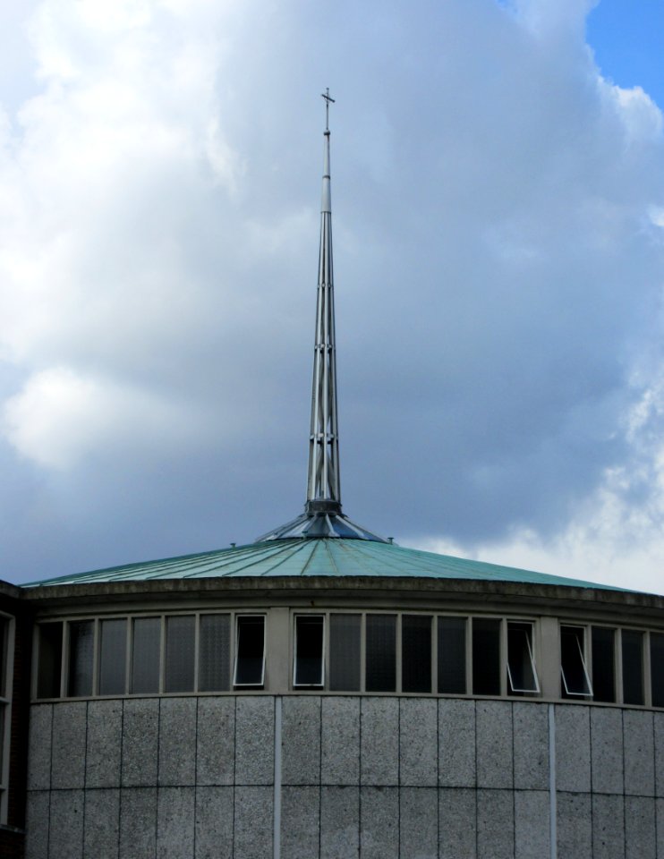 Church of Our Lady of Lourdes, Hampton Court Way, Thames Ditton (July 2015) (5)