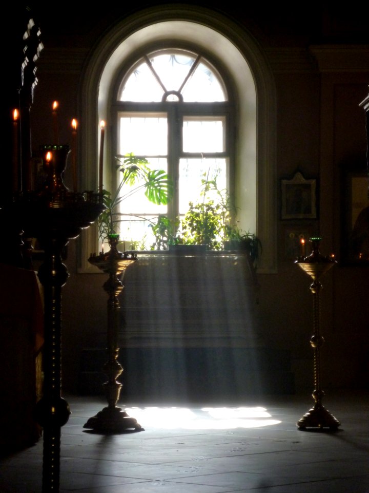 Church of the Exaltation of the Holy Cross in Chistiy Vrazhek inside scatteredsunrays