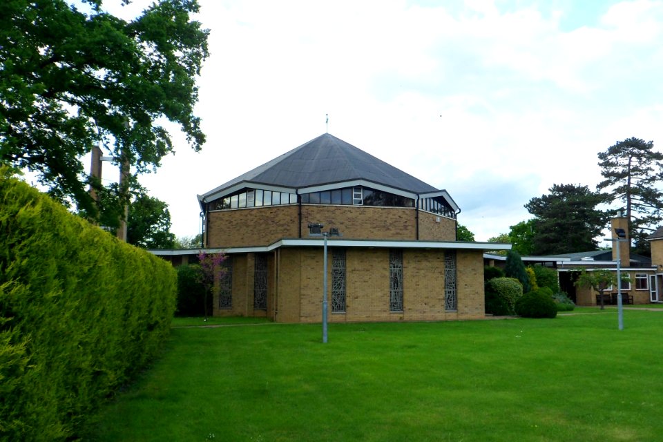 Church of the English Martyrs, Vicarage Lane, Horley (June 2013) (1)