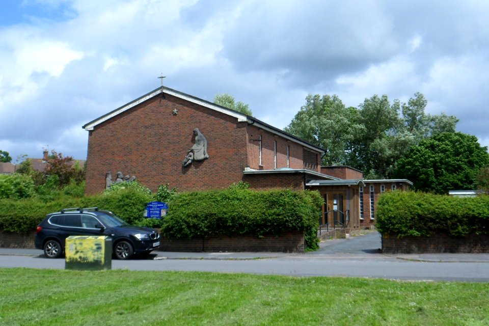 Church of the Epiphany, Mansfield Drive, Merstham (June 2013) (3)