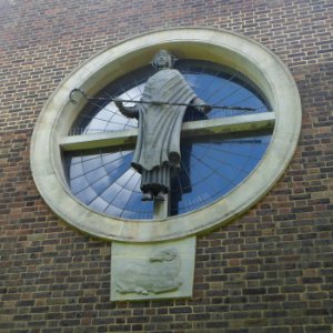 Church of the Good Shepherd, The Avenue, Tadworth (August 2013) (West End)