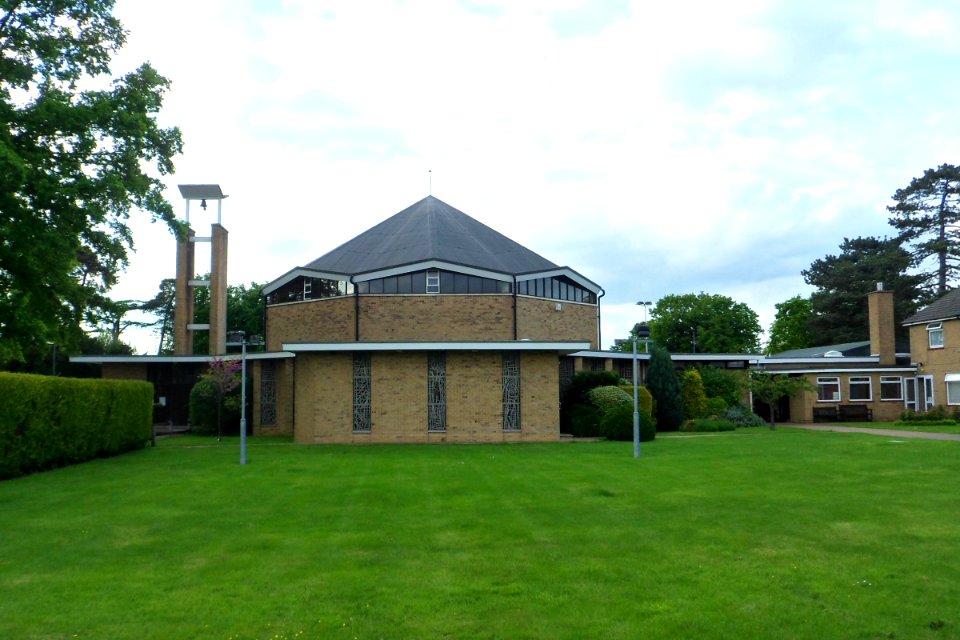 Church of the English Martyrs, Vicarage Lane, Horley (June 2013) (2)