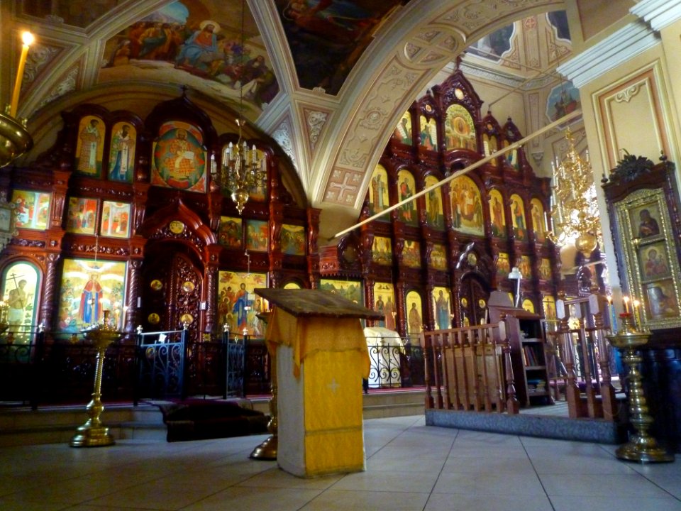 Church of the Exaltation of the Holy Cross in Chistiy Vrazhek inside