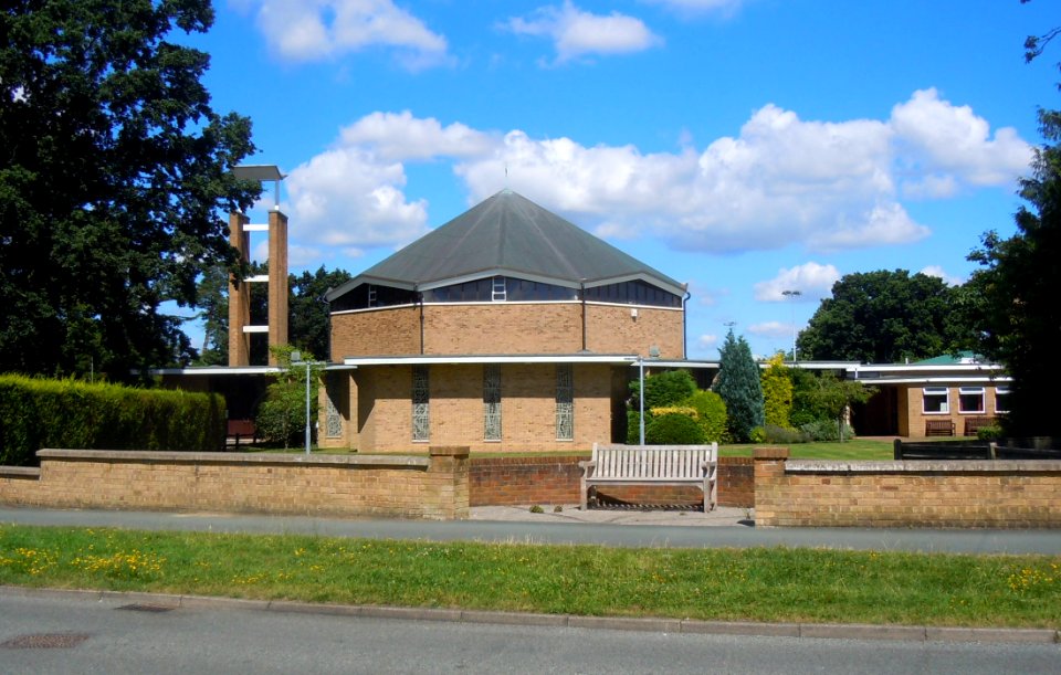 Church of the English Martyrs, Vicarage Lane, Horley (August 2016) (3)