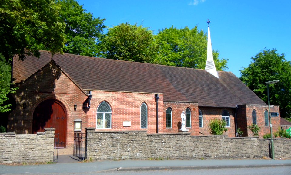Church of the Holy Family, Alma Road, Heath End, Farnham (May 2015) (1)