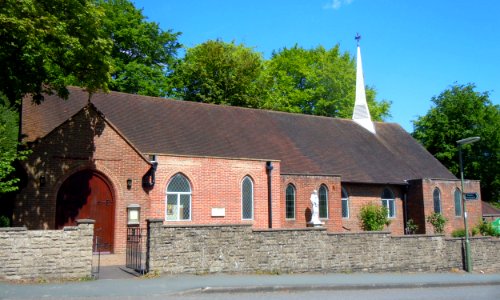 Church of the Holy Family, Alma Road, Heath End, Farnham (May 2015) (1)