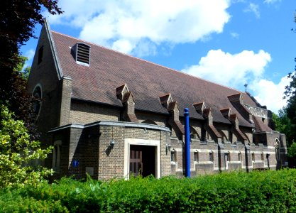 Church of the Good Shepherd, The Avenue, Tadworth (August 2013) (3)