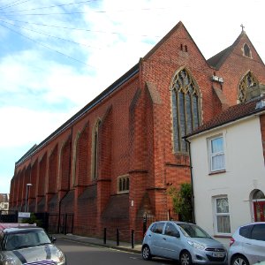 Church of the Holy Spirit, Fawcett Road, Southsea (October 2017) (1)