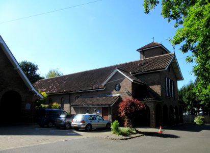 Church of the Holy Name, Arbrook Lane, Claygate (June 2015) (4)