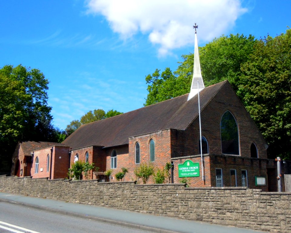 Church of the Holy Family, Alma Road, Heath End, Farnham (May 2015) (3)