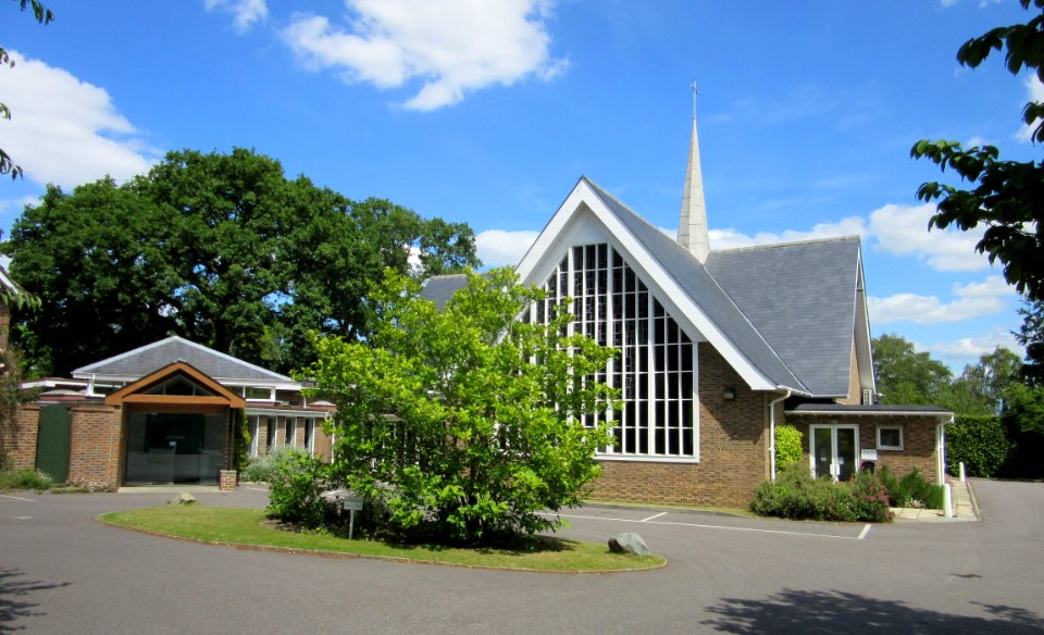 Church of the Good Shepherd, Coldharbour Road, Pyrford (June 2015) (2)