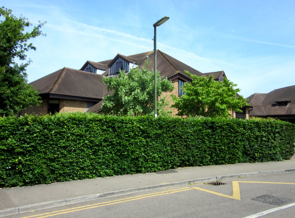 Church of Christ Prince of Peace, Portmore Way, Weybridge (June 2015) (1)