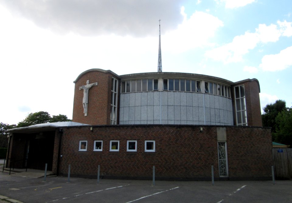 Church of Our Lady of Lourdes, Hampton Court Way, Thames Ditton (July 2015) (1)