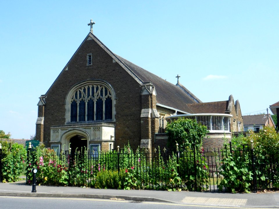 Church of Our Lady and St Peter, Garlands Road, Leatherhead (July 2014) (5)