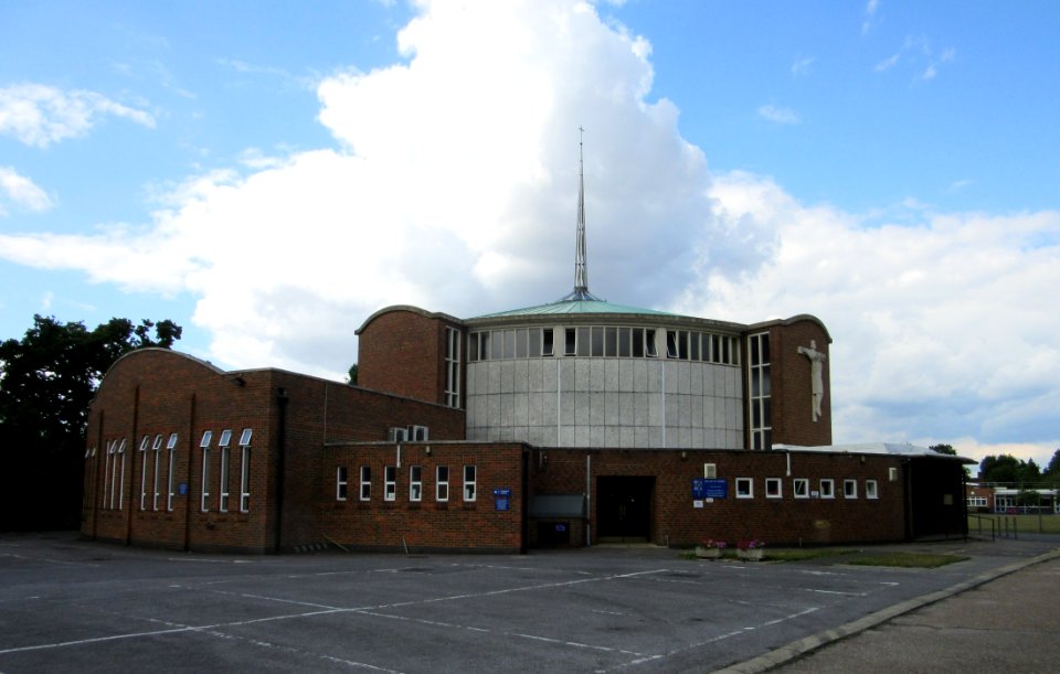Church of Our Lady of Lourdes, Hampton Court Way, Thames Ditton (July 2015) (3)