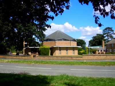 Church of the English Martyrs, Vicarage Lane, Horley (August 2016) (5)