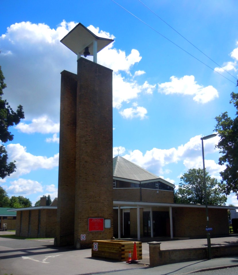 Church of the English Martyrs, Vicarage Lane, Horley (August 2016) (4)