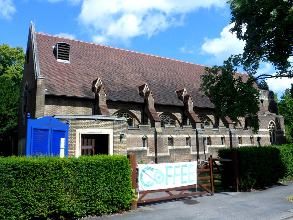 Church of the Good Shepherd, The Avenue, Tadworth (August 2013) (2)
