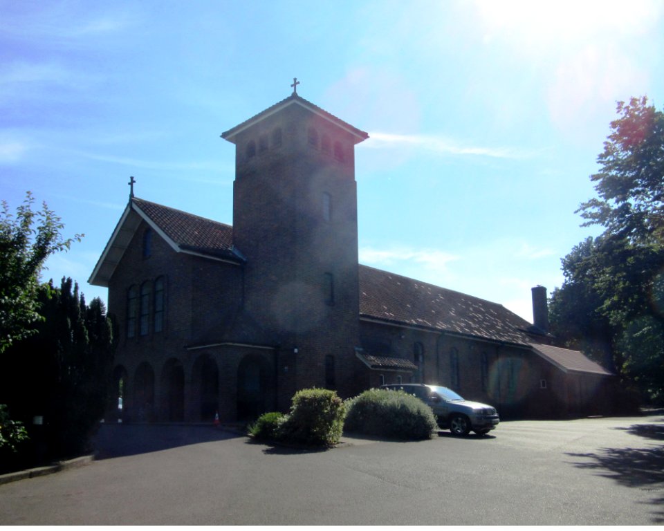 Church of the Holy Name, Arbrook Lane, Claygate (June 2015) (2)