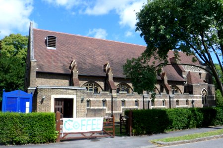 Church of the Good Shepherd, The Avenue, Tadworth (August 2013) (5)