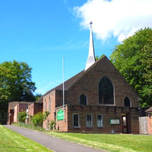 Church of the Holy Family, Alma Road, Heath End, Farnham (May 2015) (4)