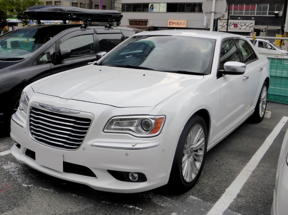 Chrysler 300 Limited (LX36) front