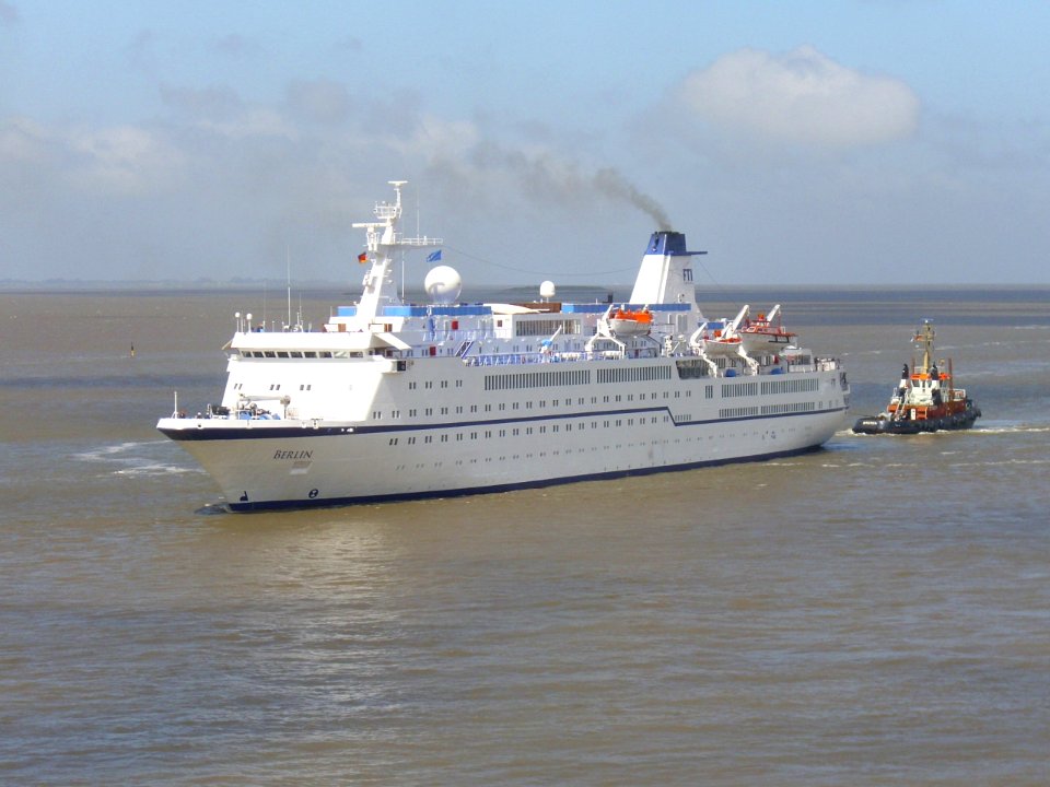 Cruise ship Berlin 2014-06-14 (1)