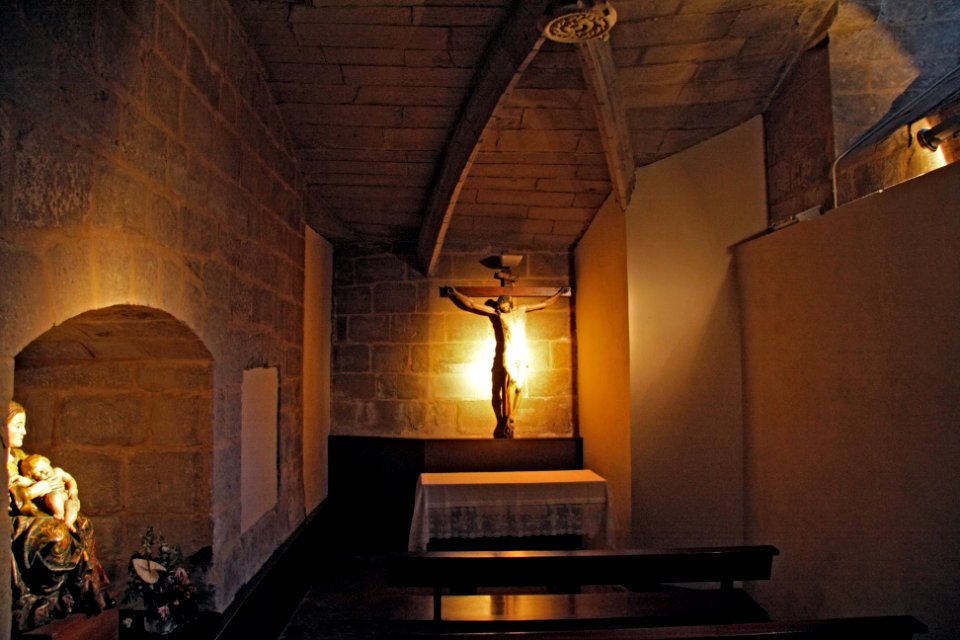 Cripta de la iglesia de Santiago