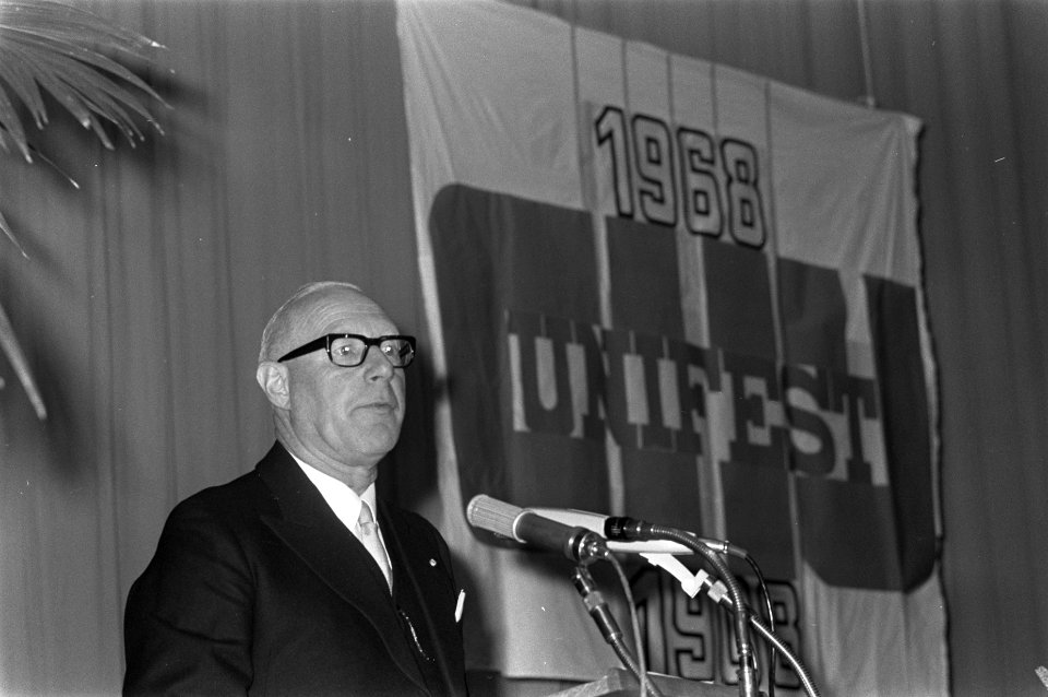 CHU zestig jaar, voorzitter drs. A. D. W. Tilanus tijde feestrede in Tivoli Utre, Bestanddeelnr 921-4533