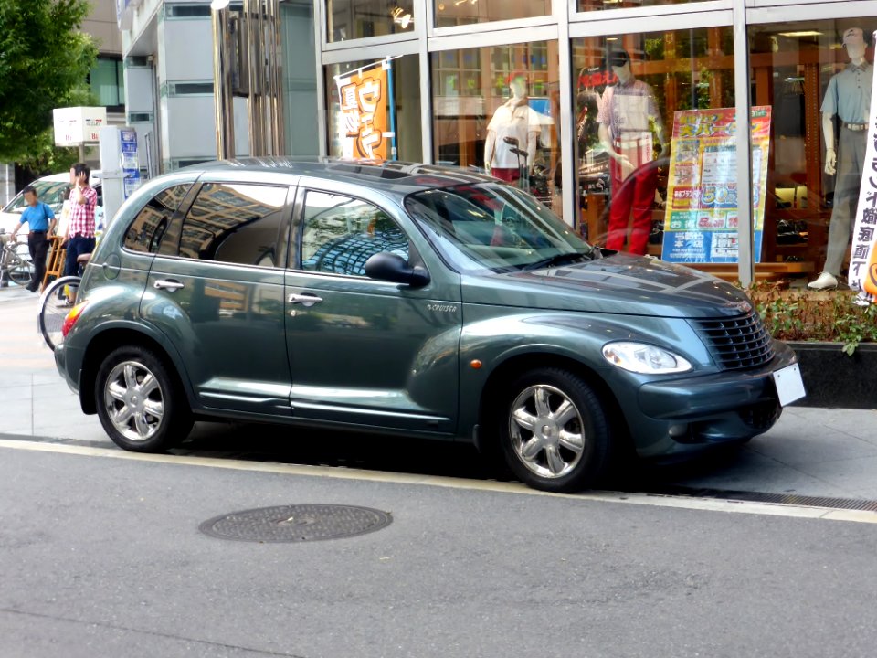 Chrysler PT Cruiser right