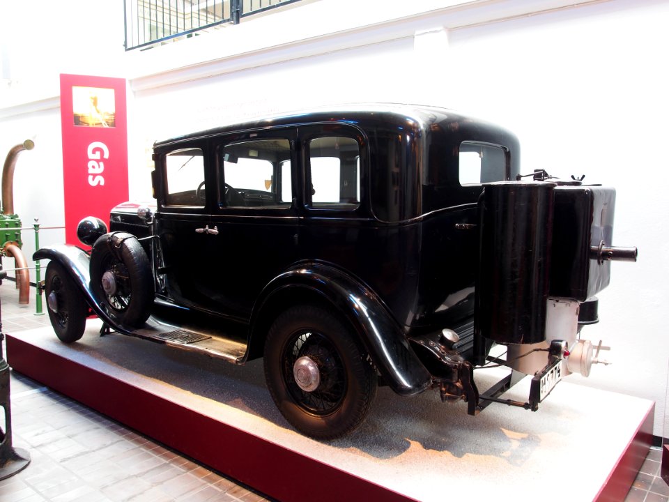 Chrysler 70 running on gas, pic1 Teknikens och Sjöfartens hus, Science and Maritime House
