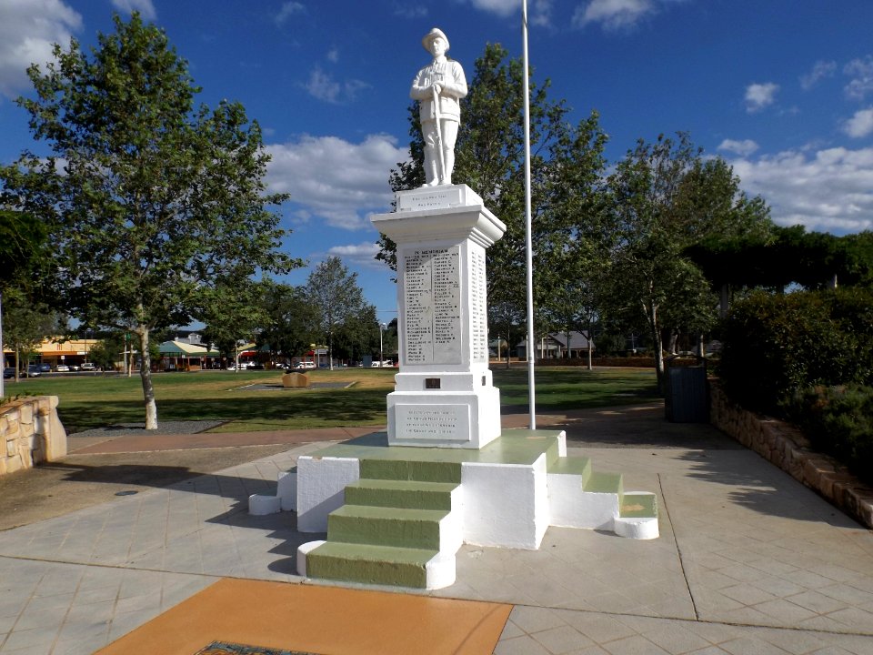 Crows Nest war memorial