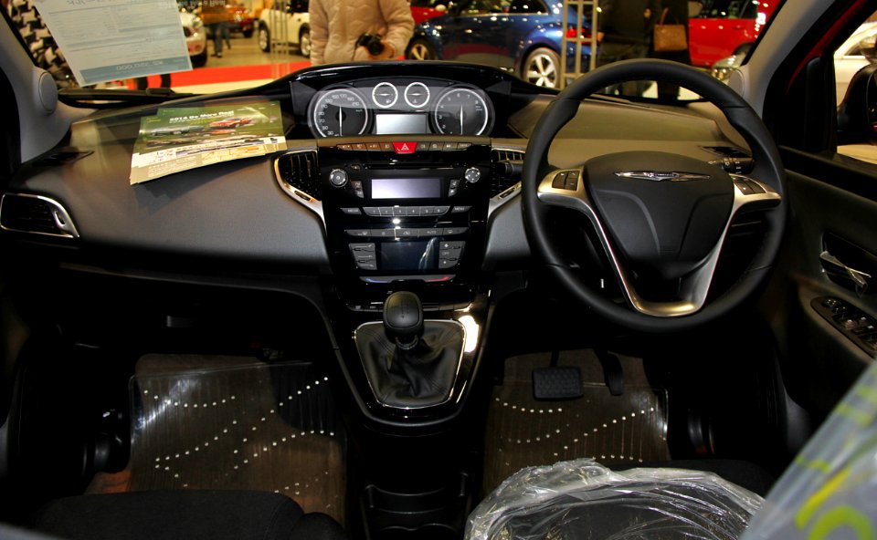 Chrysler Ypsilon Gold interior