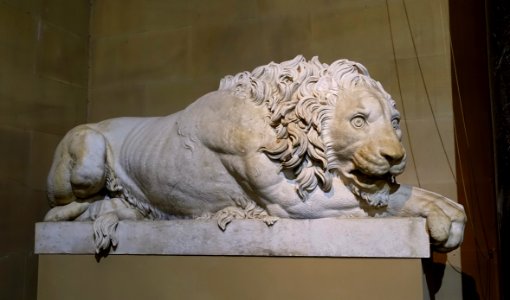 Crouching Lion, after Canova, by Rinaldo Rinaldi, 1823 - Sculpture Gallery, Chatsworth House - Derbyshire, England - DSC03511