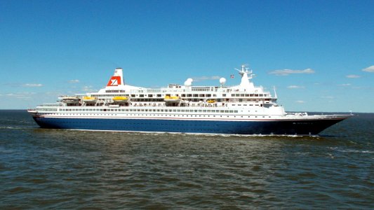 Cruise ship Boudicca 2018-07-01 (2)