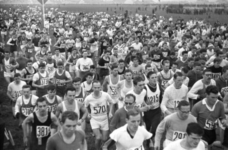 Cross van Le Soir in Brussel, de volkscross, 3500 loper gaan van start, Bestanddeelnr 917-1808