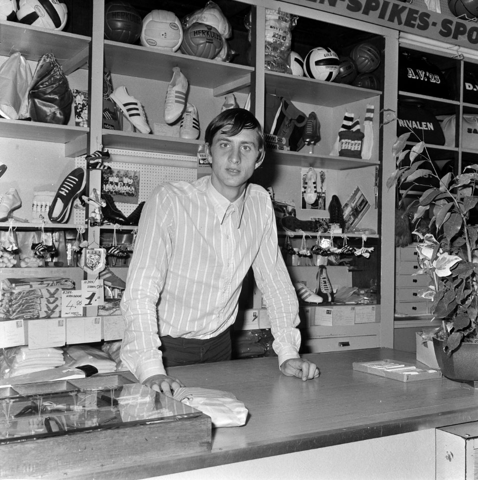 Cruyff achter de toonbank, Bestanddeelnr 921-5812