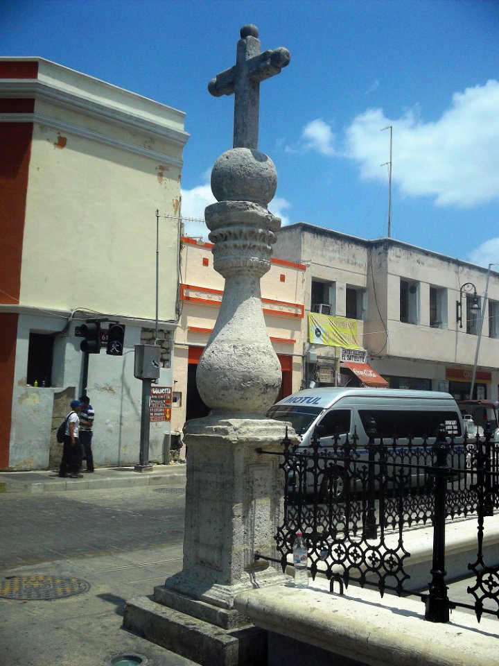 Cruz del Atrio de la Catedral de San Idelfonso, Mérida, Yucatán (01)