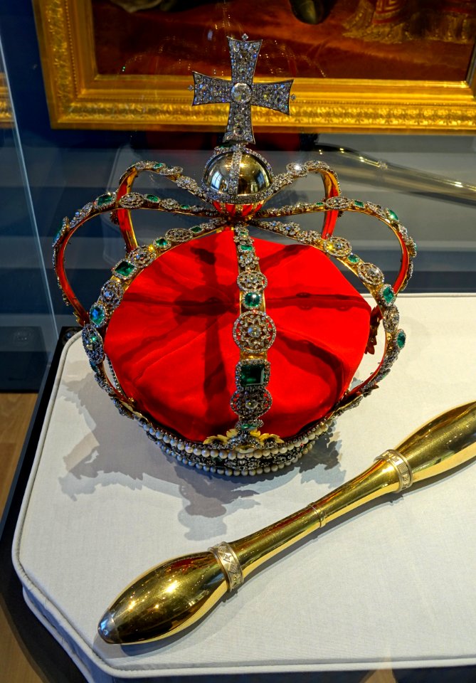 Crown of the King of Wurttemberg, probably by August Heinrich Kuhn, Stuttgart, 1797 - Landesmuseum Württemberg - Stuttgart, Germany - DSC03240
