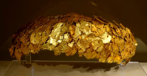 Crown of oak leaves, gold, inv. 13472 - Museo Gregoriano Etrusco - Vatican Museums - DSC01131