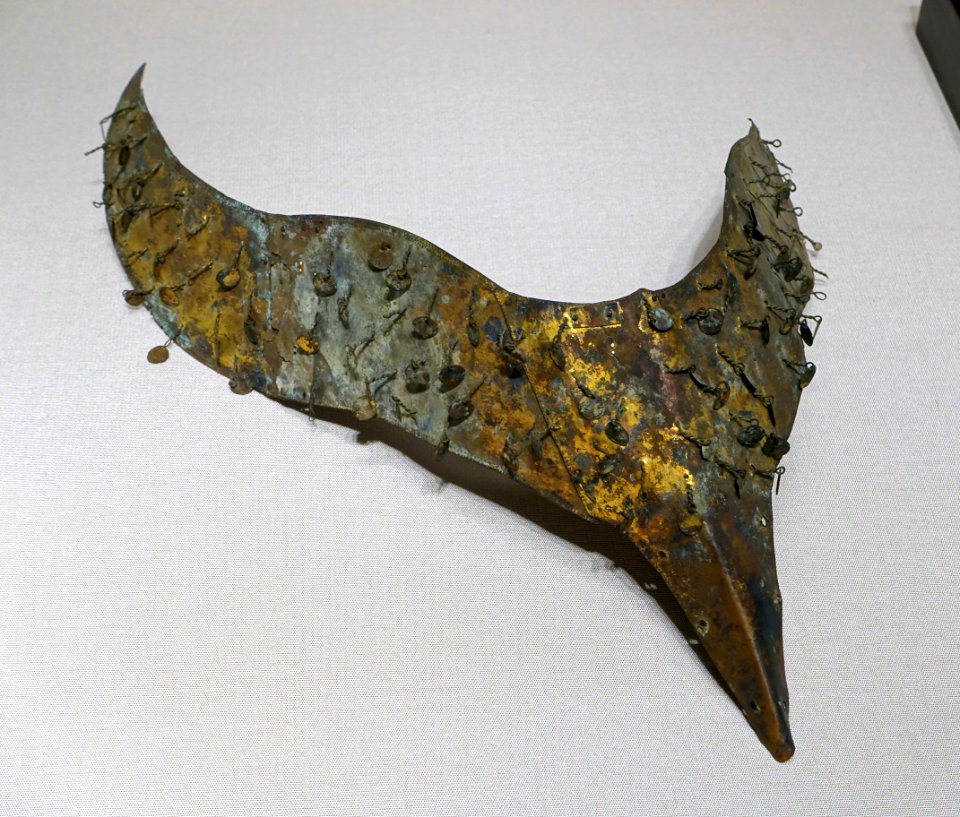 Crown ornament in the shape of a wing, attributed to Changnyeong, Korea, Three Kingdoms period, 500s AD, gilt bronze - Tokyo National Museum - Tokyo, Japan - DSC08140