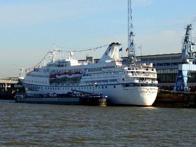 Cruise ship Ocean Majesty
