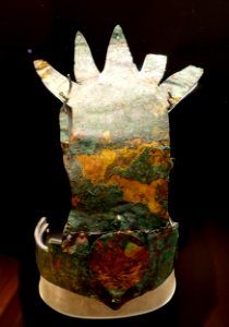 Crown, excavated at Nihon Matsuyama Tumulus, Eiheiji-cho, Fukui, Kofun period, 400s AD, gilt bronze - Tokyo National Museum - Ueno Park, Tokyo, Japan - DSC09184