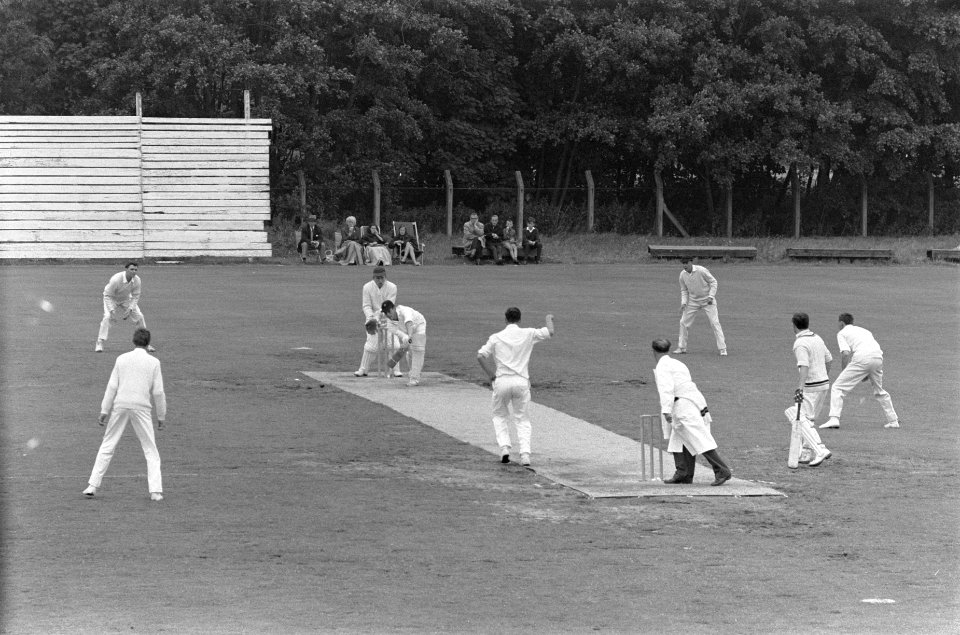 Cricket Rood en Wit tegen HBS te Haarlem. Spelmomenten, Bestanddeelnr 915-3394