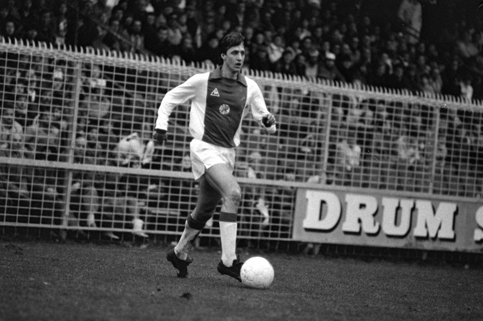 Cruijff met de bal, Bestanddeelnr 931-8444