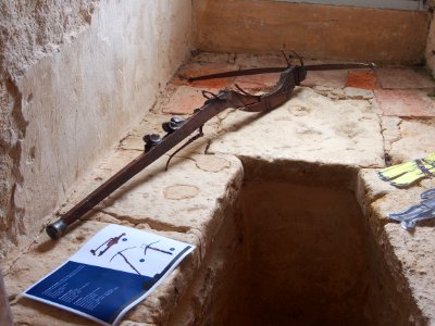 Crossbow at the donjon of the Château de Bazoges-en-Pareds, pic3
