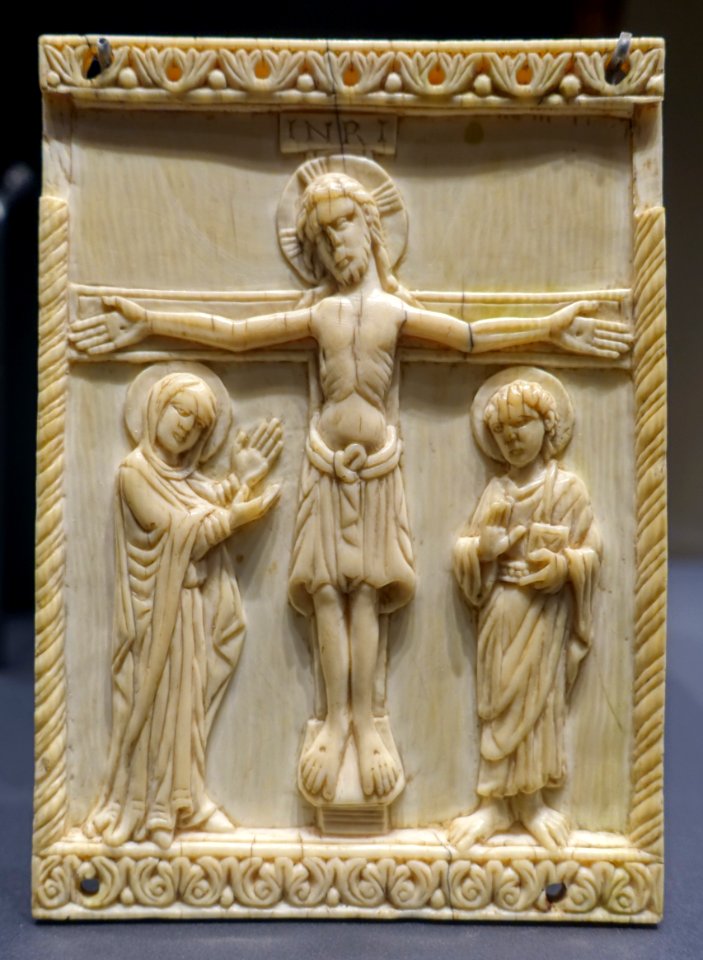 Crucifixion with Mary and John, Germany, 11th century, ivory - Hessisches Landesmuseum Darmstadt - Darmstadt, Germany - DSC00226
